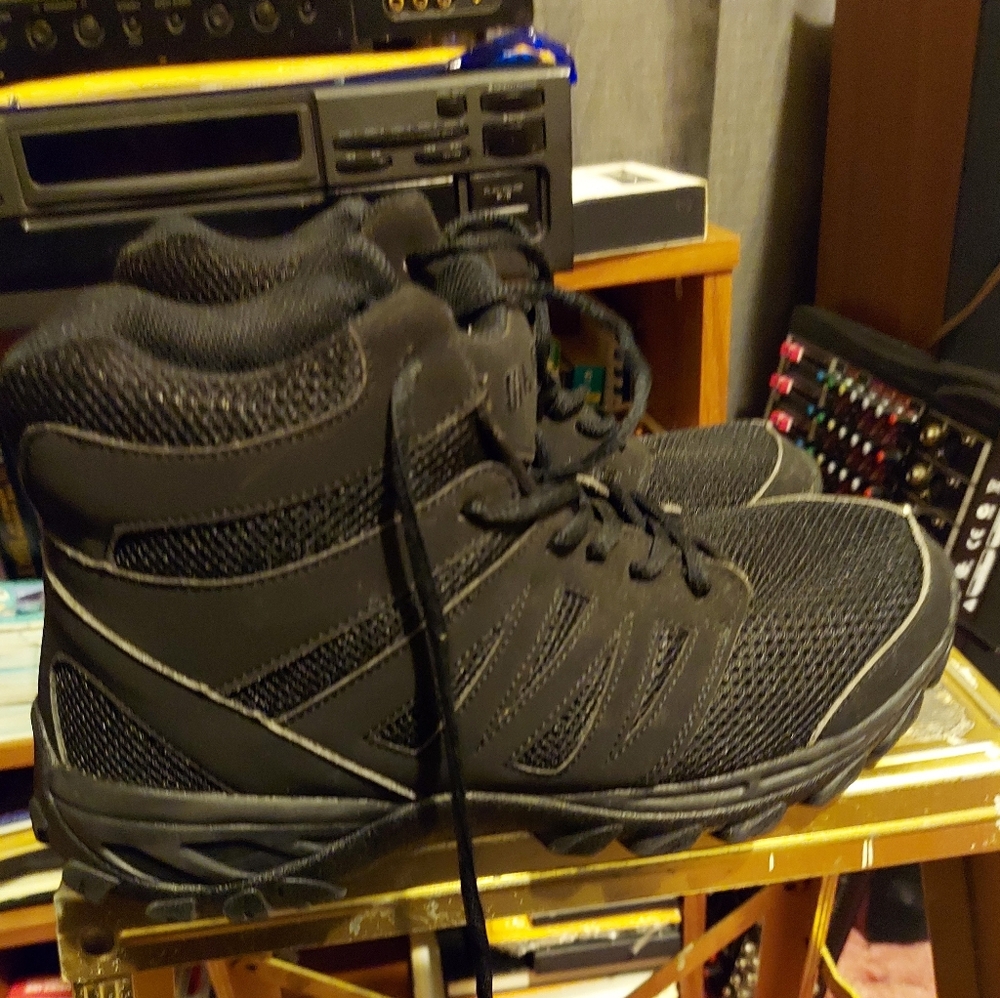Black Athletic Shoes with Reinforced Overlays and Secure Lacing